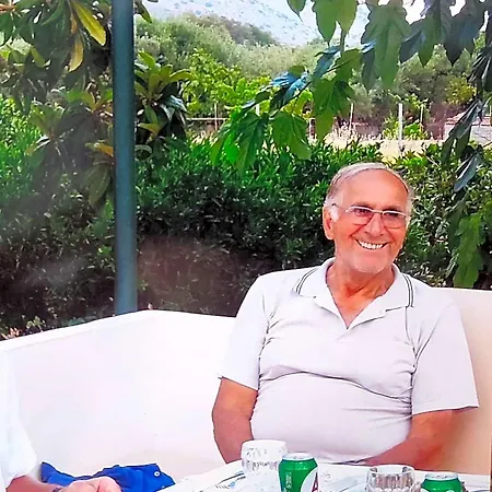 Manolis Vathys Hotel *